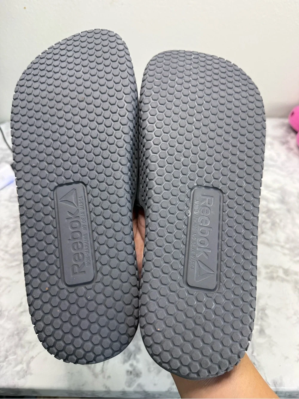 Reebok pervade dual